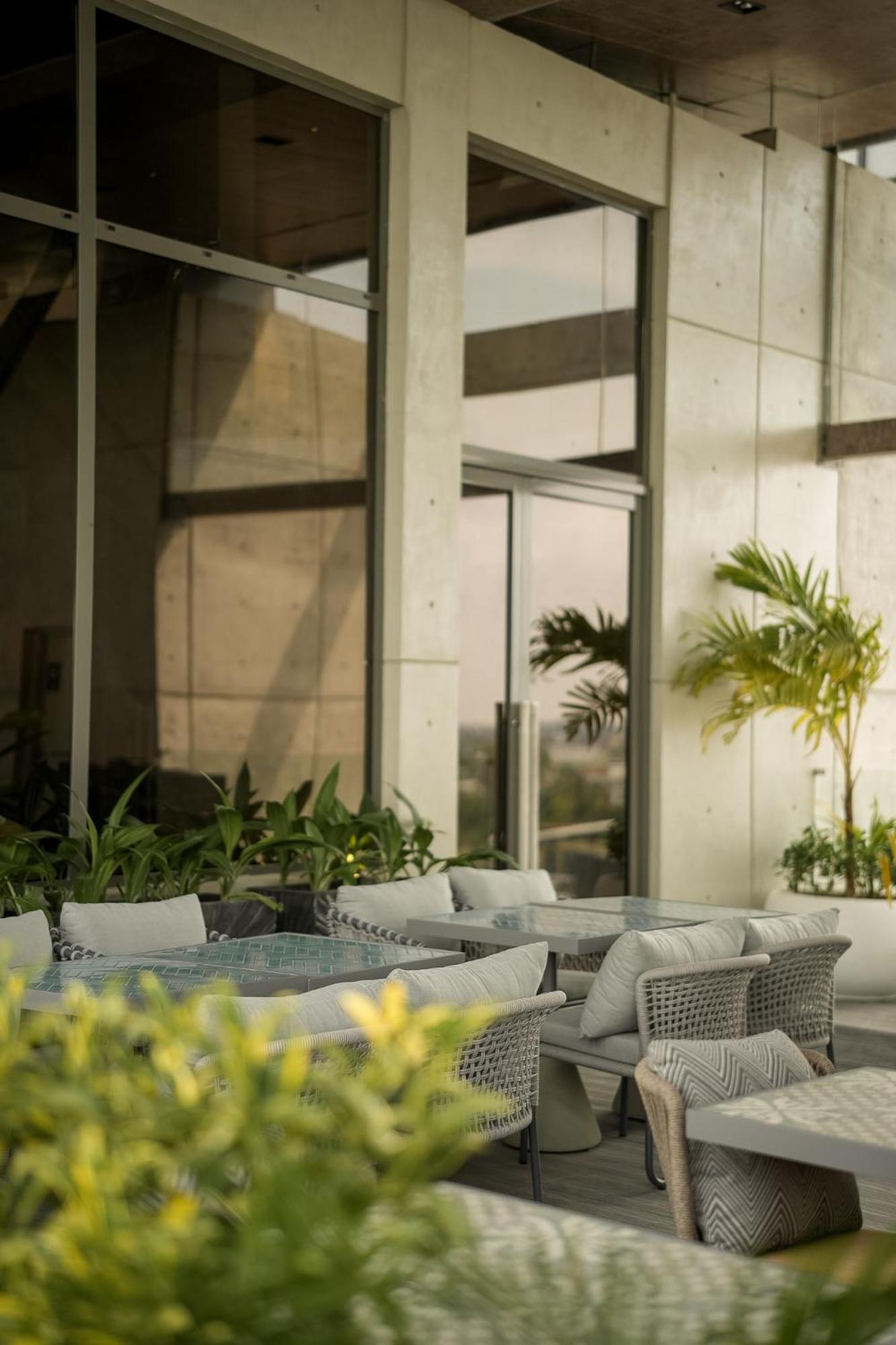 Sesaya Poshtel & Bistro - Colombo's Newest And Finest Poshtel Dorms And Hostel *