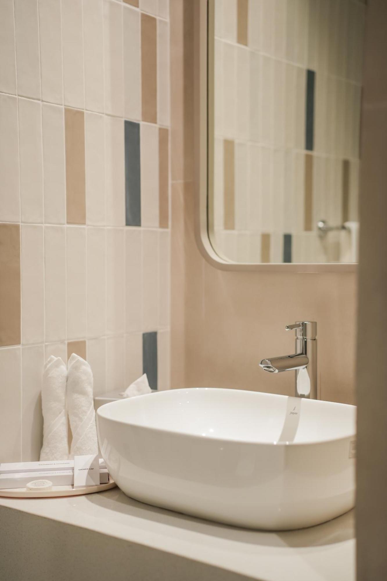 Sesaya Poshtel & Bistro - Colombo's Newest And Finest Poshtel Dorms And * Colombo